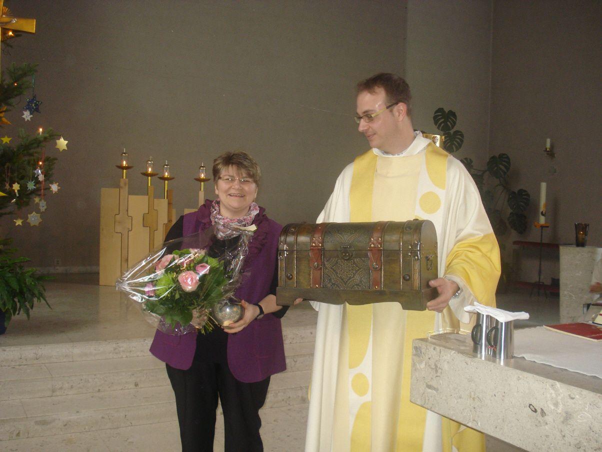 Übergabe der "Königstruhe" als Abschiedsgeschenk