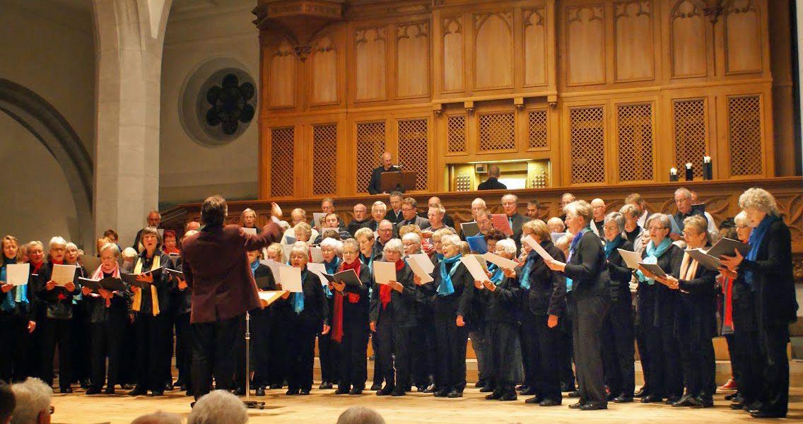 Alle Chöre zusammen singen das Schlusslied: