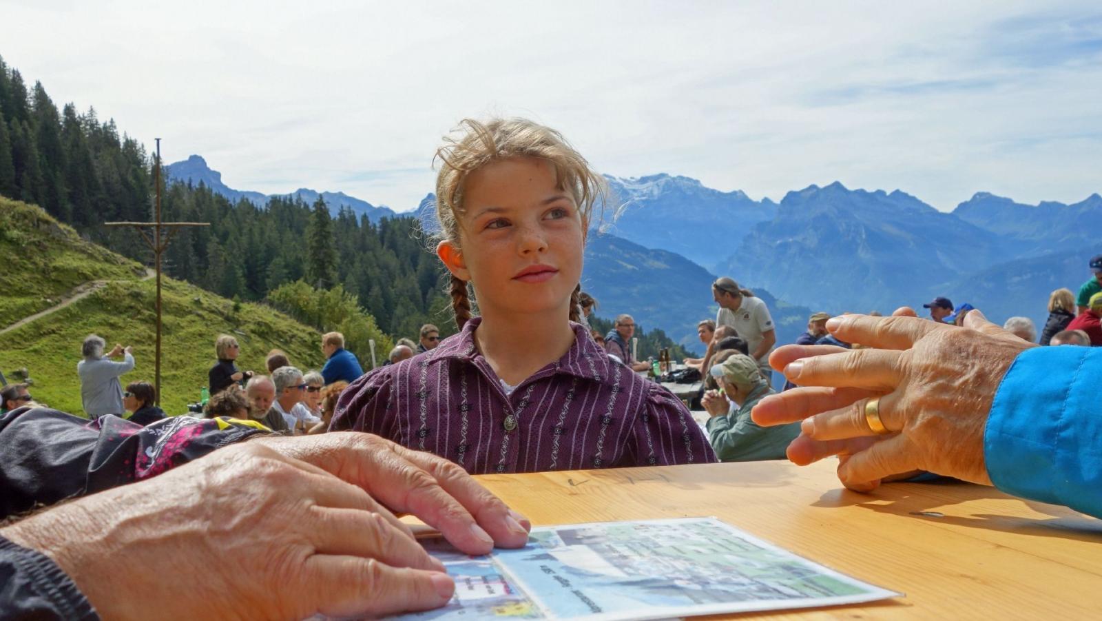 Vier Kinder bedienten die Gäste ....